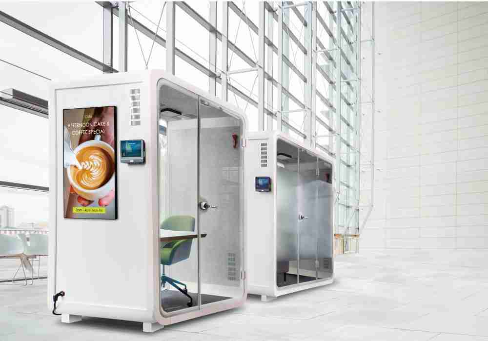 尊龙集团子公司达擎之智慧行动办公舱，，，采用PDLC智能调光玻璃设计，，，，透过通电与断电的电流切换，，，，呈现透明与雾面效果，，，，具节能降耗特性并兼顾隐私，，，，确保信息安全