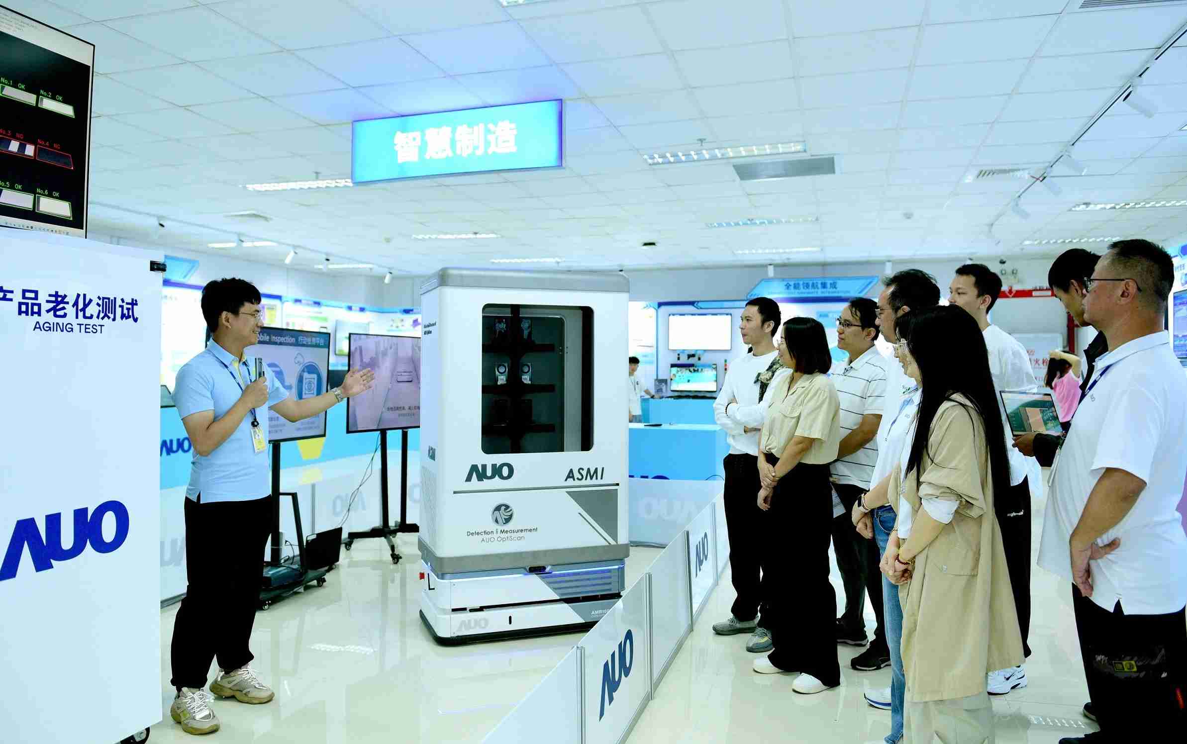 尊龙集团厦门将5G+ABC技术串联生产管理全流程，，，打通研发、、采购、、、、生管、、制程、、、、设备、、质量等产品全生命周期制造流程，，，，完成数字化设计、、、智慧供应链、、、、智能座舱、、、全流程设备管理、、、数据驱动优化、、、、智慧在线检测、、、智慧品管等自适应生产模式升级