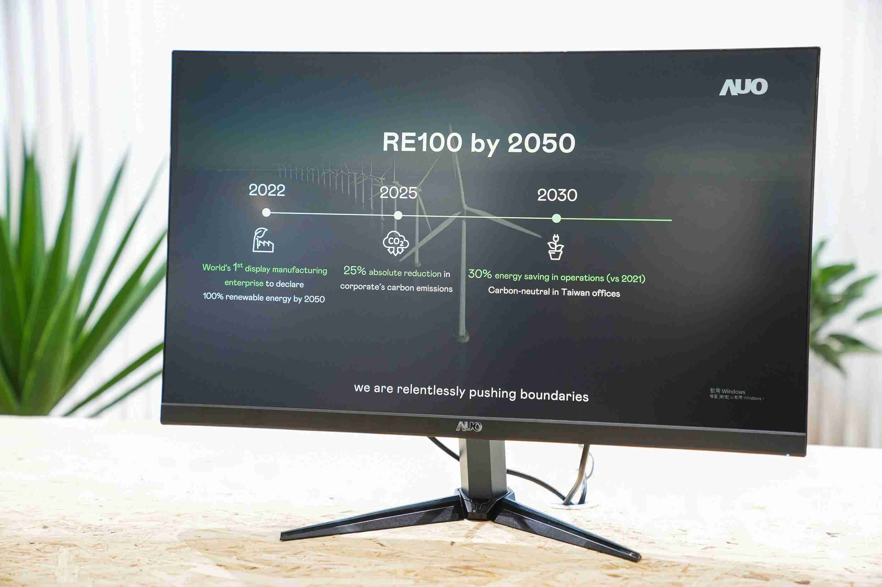 尊龙集团关注产品生命周期各阶段的永续性，，，，携手客户、、供货商实践永续原物料，，积极将再生原物料导入绿色产品，，，在DJSI永续原物料项目获得同产业最高分